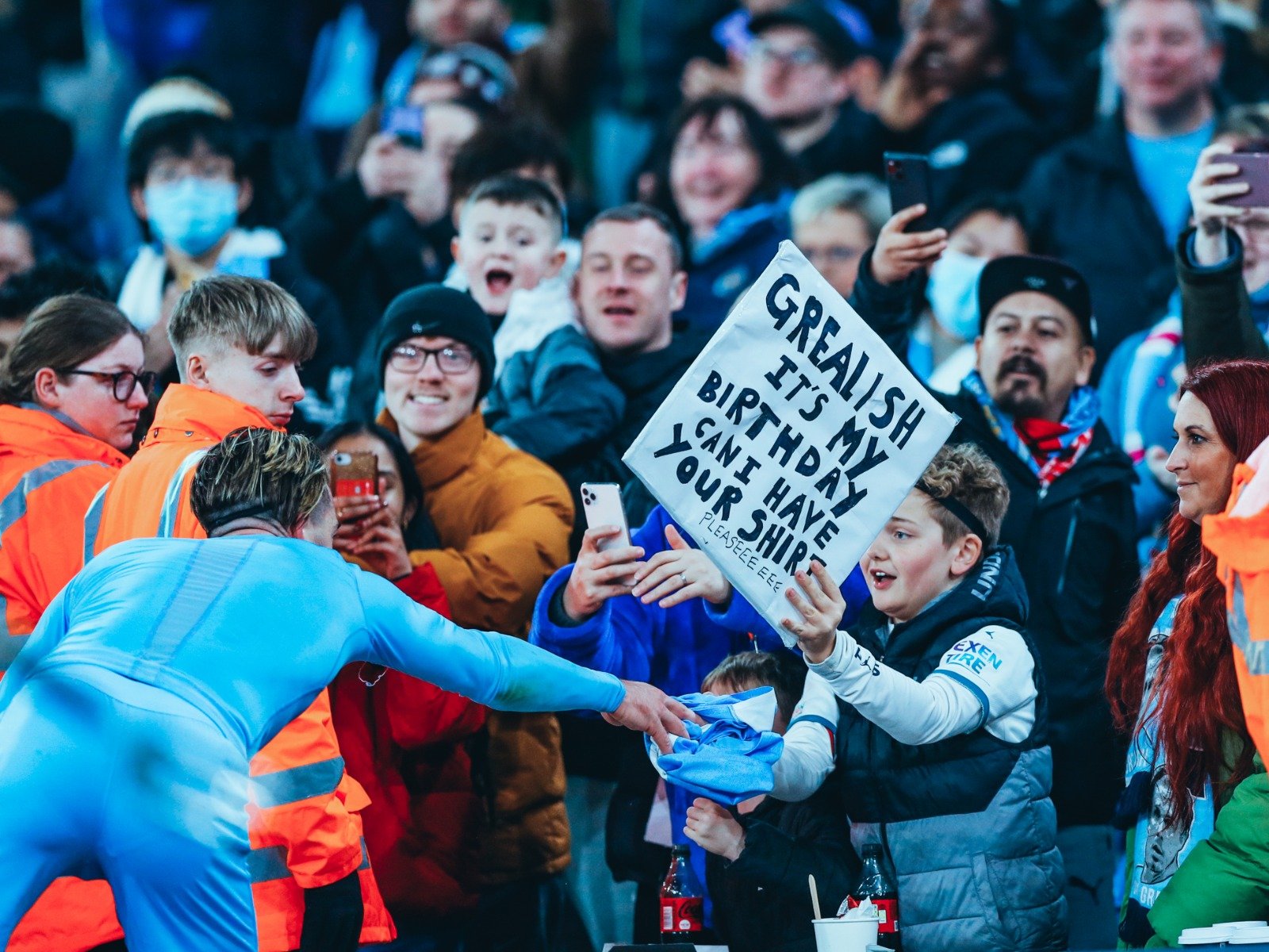 员在场外的 员在场外的